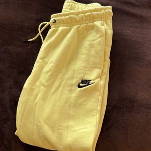 Nike women’s sweatpants